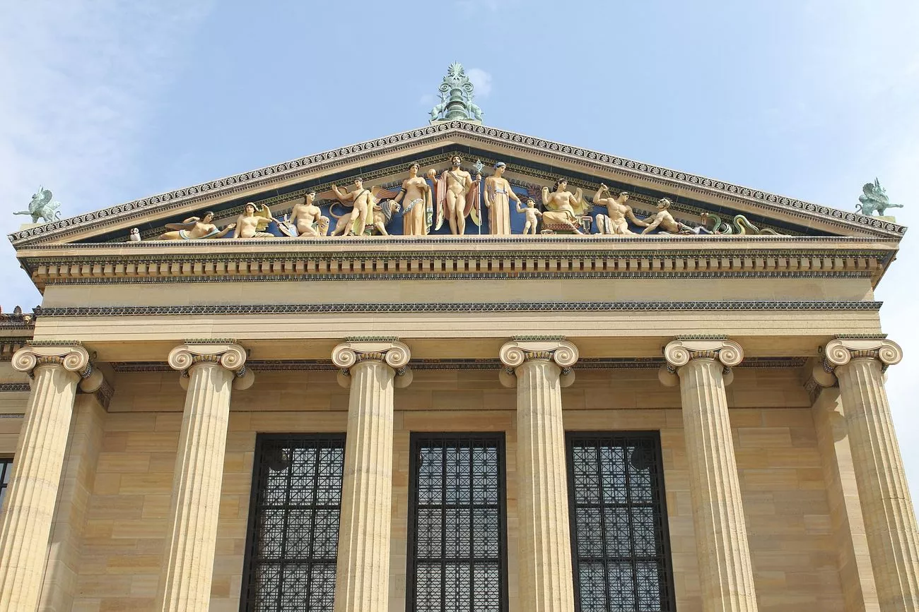 Historical architecture in Greek