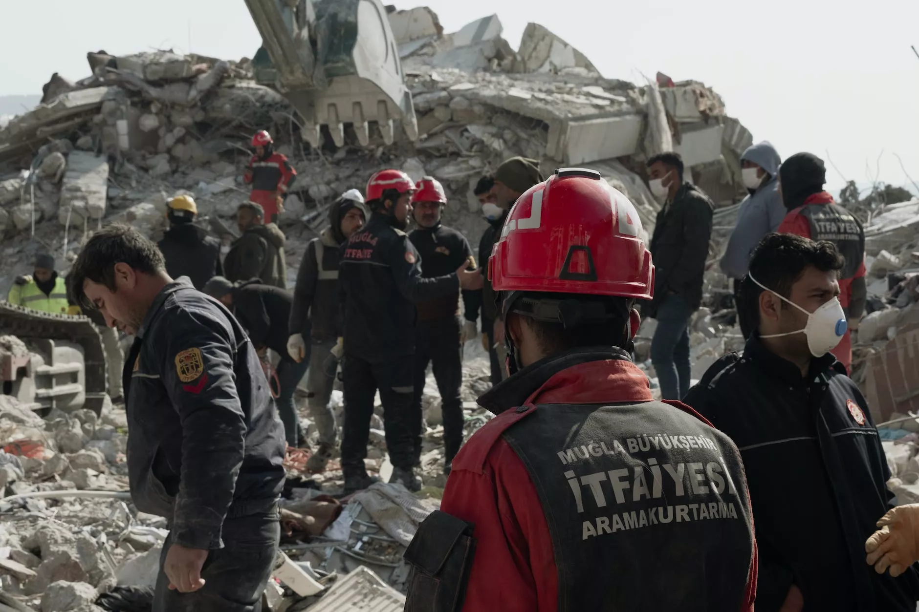 rescuers on ruins after earthquake in turkey