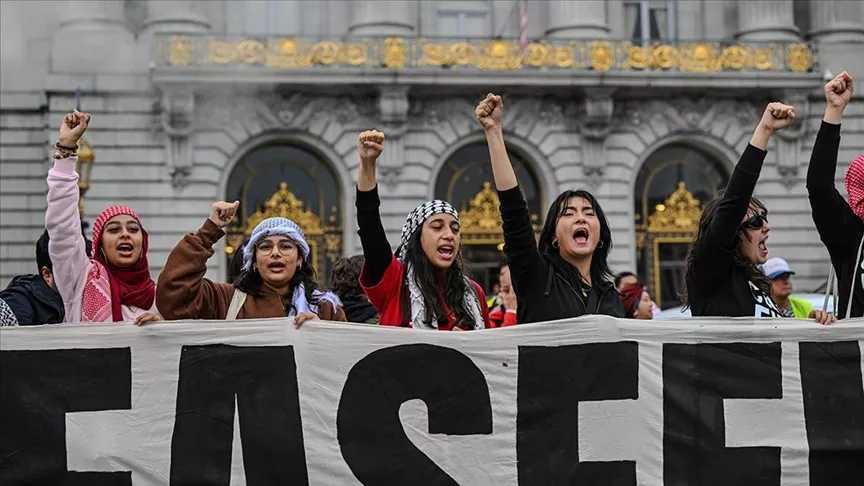 İsrail ve Filistin Çatışmasının Öğrenciler Tarafından Eleştirilmesi ABD Üniversitelerinde Özerkliğe Müdahaleyi Getirdi. Rektörler İstifa Etmek Zorunda Kaldı
