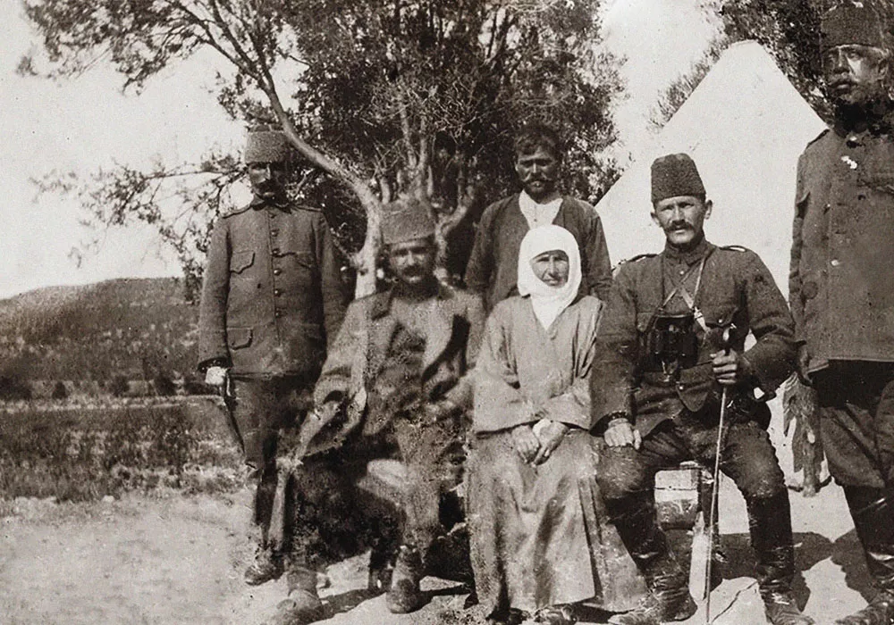 Türk Kadınını takdimimdir!