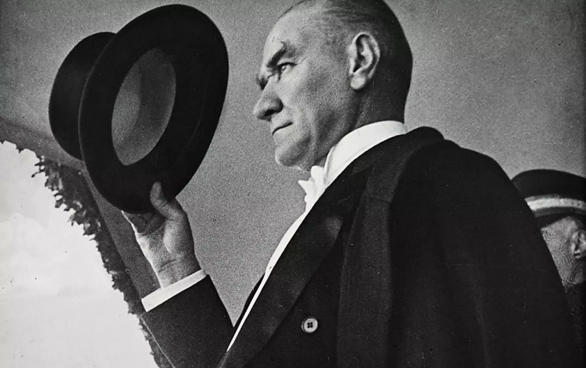 TARİH ve DİL ARAŞTIRMALARIYLA ATATÜRK VİZYONU