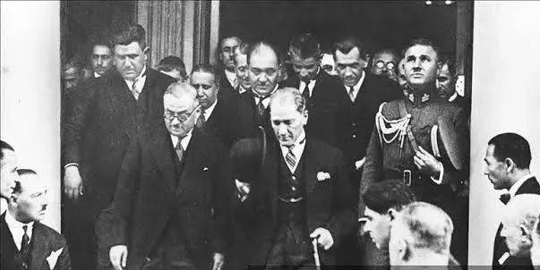 Atatürk'le Görüşen Gerard Vissering'in 1928 Raporu Sergileniyor