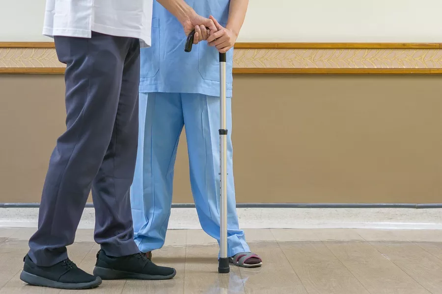 Alzheimer Gerilemesini Yürüyüşle Yavaşlatın: Günlük Adımlar Beyni Koruyor