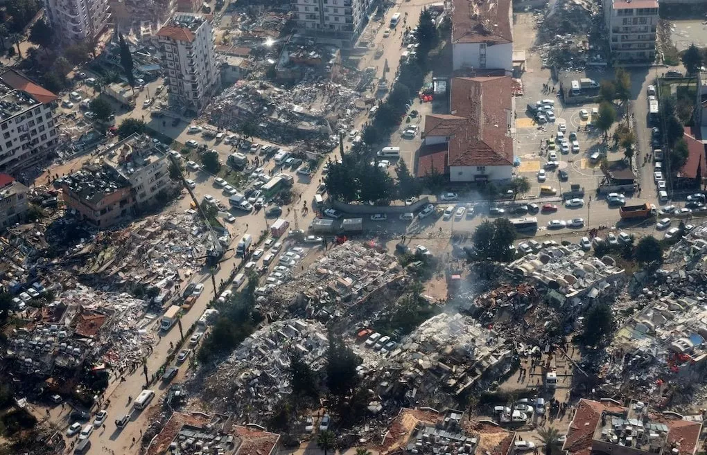 Deprem Değil, Yozlaşma ve Çürümüşlük Öldürür: 6 Şubat Depremi Sonrası Toplumsal Sorumluluk, Hafıza ve Etik İtirazlar